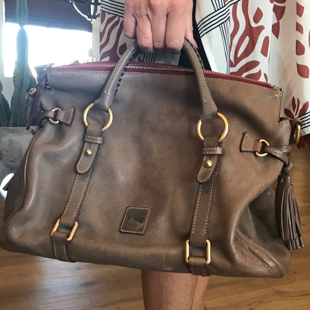 Dooney & Bourke crossbody bag— taupe